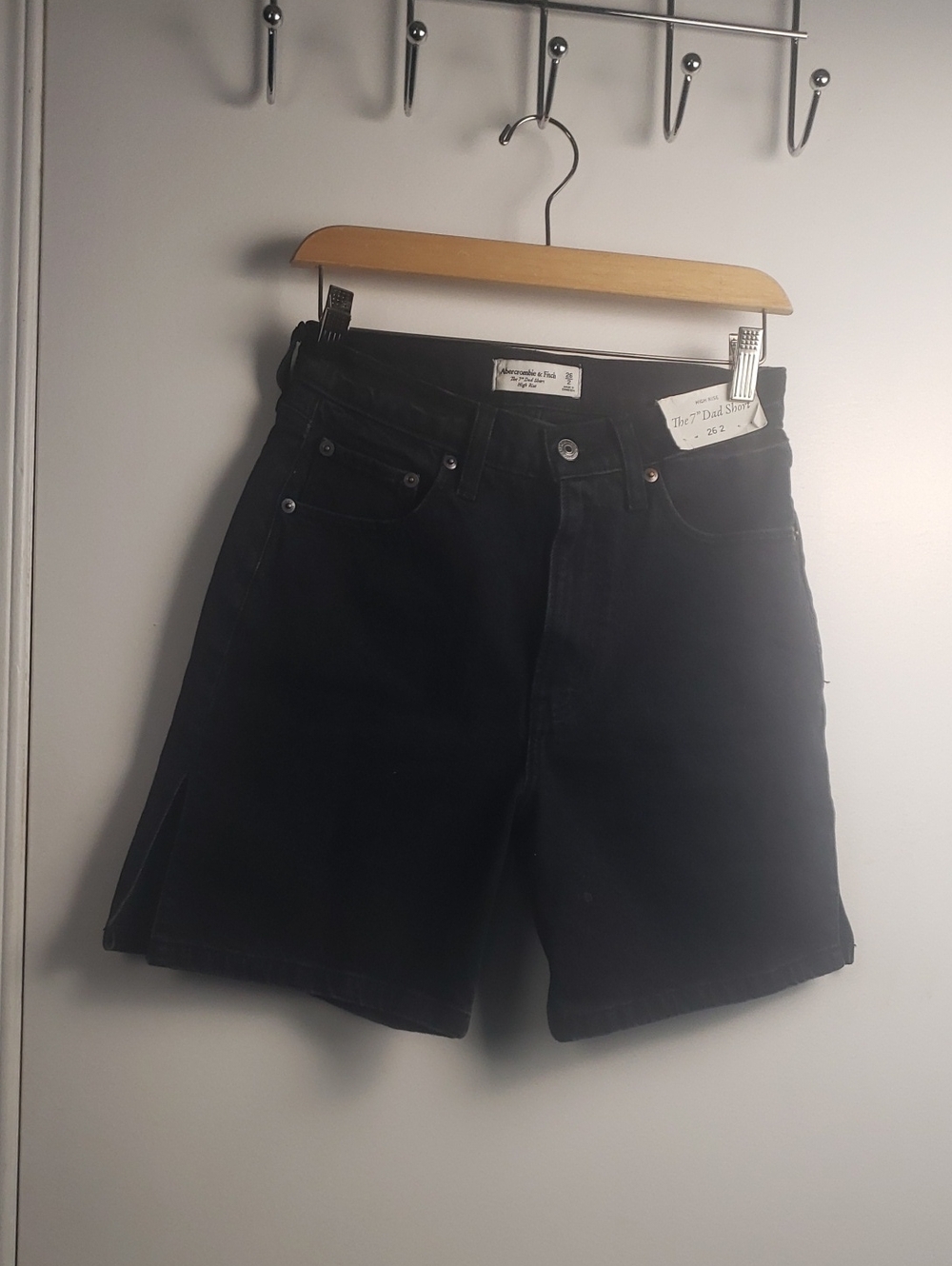 Abercrombie & Fitch Black The 7" Dad Short High Rise Size 26